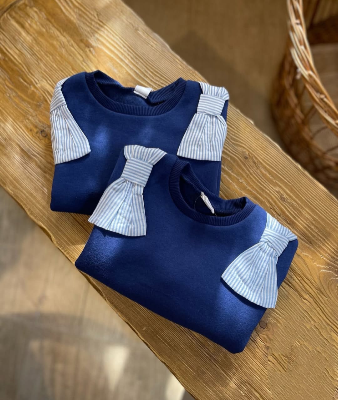 SWEATSHIRT WITH SHOLDER FIONKA